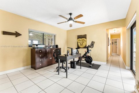 House in Miami Beach, Florida 3 bedrooms, 210.7 sq.m. № 1394266 - photo 19