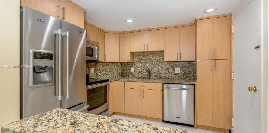 Condo in Hallandale Beach, Florida, 2 bedrooms  № 1394306