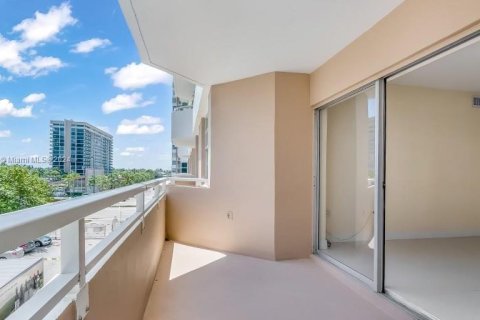 Condo in Hallandale Beach, Florida, 2 bedrooms  № 1394306 - photo 7