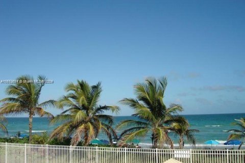 Condo in Hallandale Beach, Florida, 1 bedroom  № 1394305 - photo 5