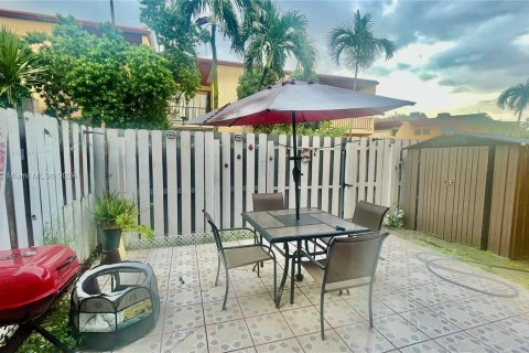 Townhouse in Miami, Florida 3 bedrooms, 151.34 sq.m. № 1409438 - photo 20