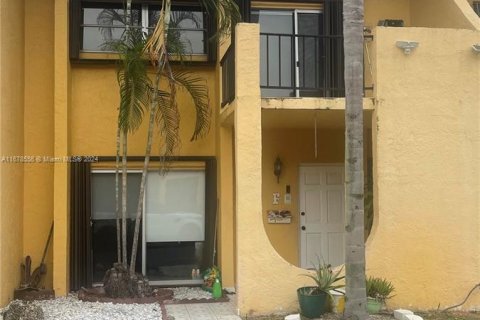 Townhouse in Miami, Florida 3 bedrooms, 151.34 sq.m. № 1409438 - photo 1