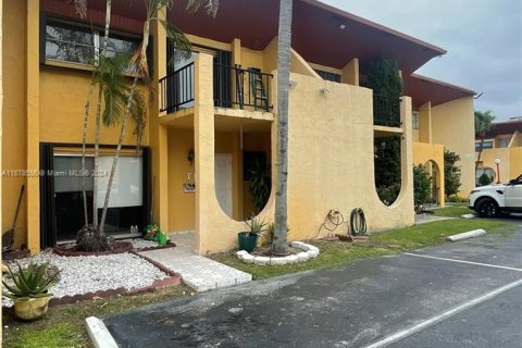 Townhouse in Miami, Florida 3 bedrooms, 151.34 sq.m. № 1409438 - photo 2