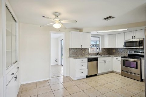 House in Holiday, Florida 2 bedrooms, 97.08 sq.m. № 1377904 - photo 10