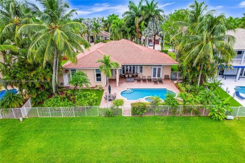 Villa ou maison à vendre à Weston, Floride: 5 chambres, 364.08 m2 № 1242304 - photo 1