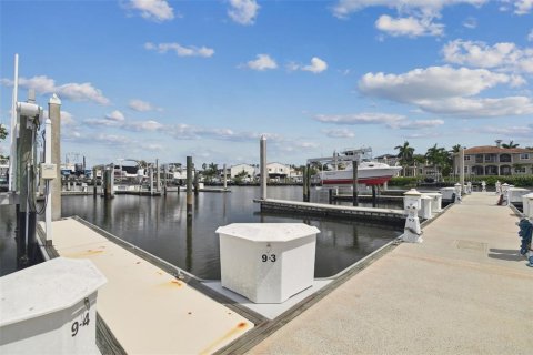 Adosado en venta en Tampa, Florida, 3 dormitorios, 235.97 m2 № 1341867 - foto 3