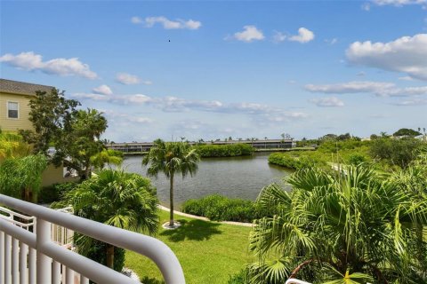 Adosado en venta en Tampa, Florida, 3 dormitorios, 235.97 m2 № 1341867 - foto 2