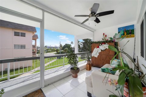 Condominio en venta en Hallandale Beach, Florida, 2 dormitorios, 92.9 m2 № 1049429 - foto 24