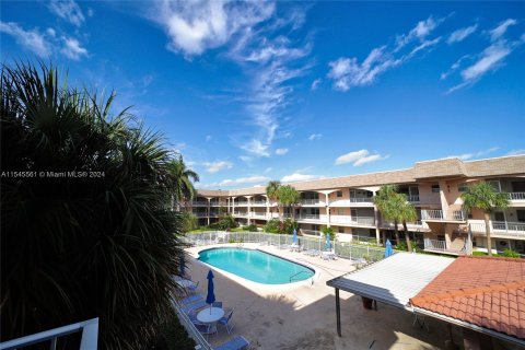 Condominio en venta en Hallandale Beach, Florida, 2 dormitorios, 92.9 m2 № 1049429 - foto 30