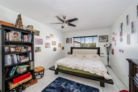 Copropriété à vendre à Hallandale Beach, Floride: 2 chambres, 92.9 m2 № 1049429 - photo 15
