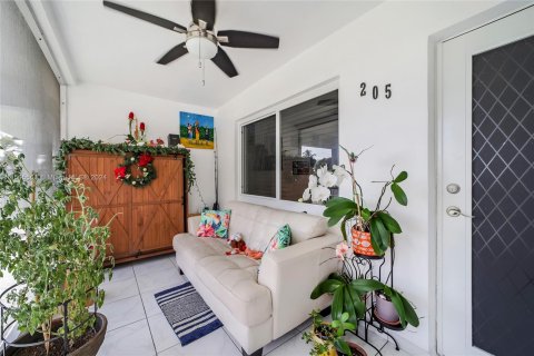 Condominio en venta en Hallandale Beach, Florida, 2 dormitorios, 92.9 m2 № 1049429 - foto 25