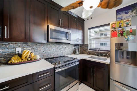 Condominio en venta en Hallandale Beach, Florida, 2 dormitorios, 92.9 m2 № 1049429 - foto 10