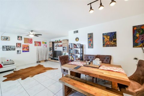 Condominio en venta en Hallandale Beach, Florida, 2 dormitorios, 92.9 m2 № 1049429 - foto 6