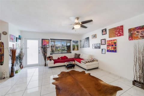 Copropriété à vendre à Hallandale Beach, Floride: 2 chambres, 92.9 m2 № 1049429 - photo 2