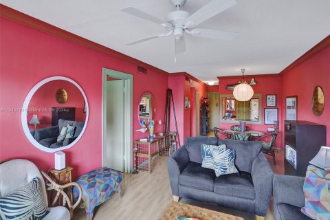 Condominio en venta en Hallandale Beach, Florida, 2 dormitorios, 97.55 m2 № 1045188 - foto 16