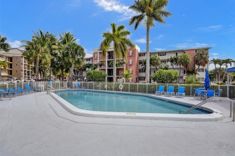 Condominio en venta en Hallandale Beach, Florida, 2 dormitorios, 97.55 m2 № 1045188 - foto 30