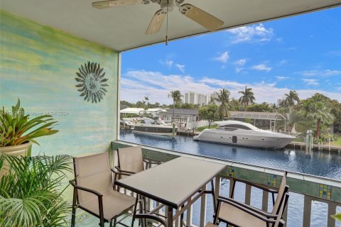 Condominio en venta en Hallandale Beach, Florida, 2 dormitorios, 97.55 m2 № 1045188 - foto 1
