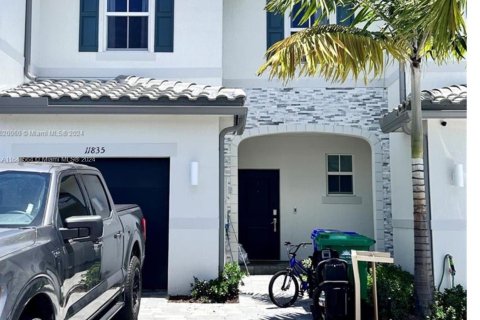 Townhouse in Coral Springs, Florida 3 bedrooms, 114.83 sq.m. № 1331036 - photo 1