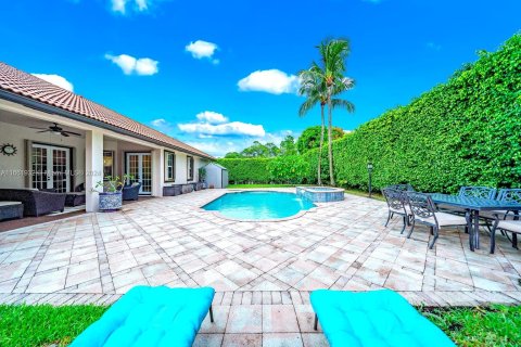 House in Jupiter, Florida 4 bedrooms, 226.68 sq.m. № 1372405 - photo 8