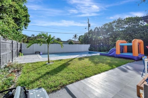 Villa ou maison à vendre à El Portal, Floride: 5 chambres, 229 m2 № 1037626 - photo 22