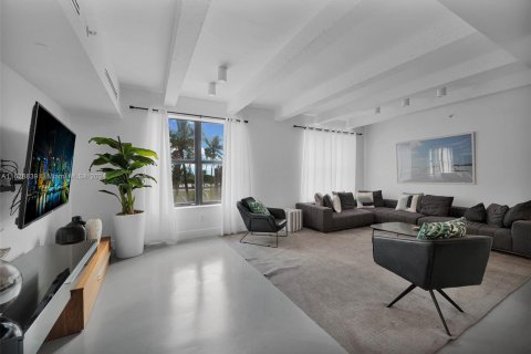 Condo in Miami Beach, Florida, 5 bedrooms  № 1282872 - photo 1