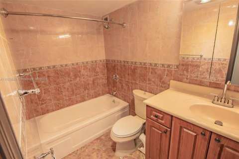 Condo in Aventura, Florida, 2 bedrooms  № 1282871 - photo 12