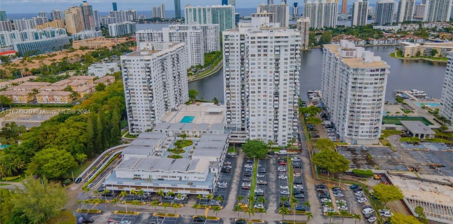 Condo in Aventura, Florida, 2 bedrooms  № 1282871