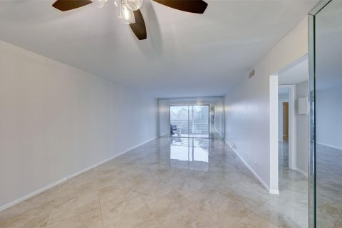 Condo in Coconut Creek, Florida, 2 bedrooms  № 1040974 - photo 24