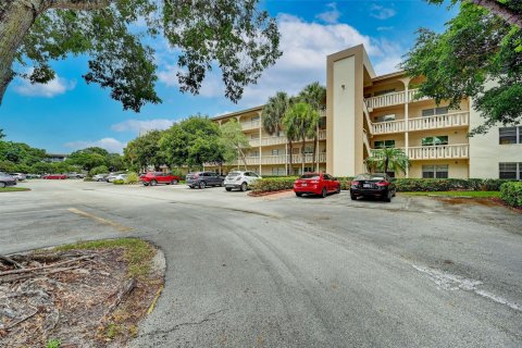 Condo in Coconut Creek, Florida, 2 bedrooms  № 1040974 - photo 4