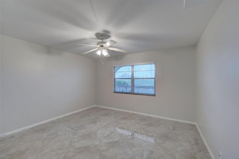 Condo in Coconut Creek, Florida, 2 bedrooms  № 1040974 - photo 10