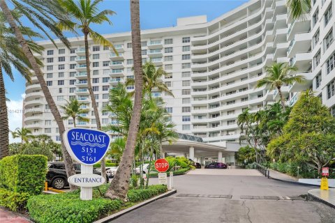 Condo in Miami Beach, Florida, 2 bedrooms  № 1236369 - photo 29