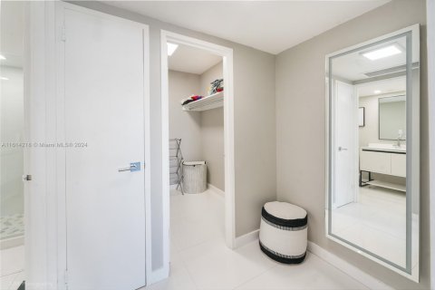 Condo in Miami Beach, Florida, 2 bedrooms  № 1236369 - photo 18