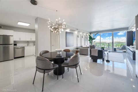 Condominio en venta en Miami Beach, Florida, 2 dormitorios, 96.62 m2 № 1236369 - foto 8