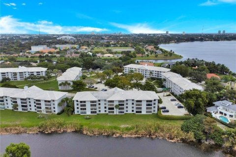 Condo in West Palm Beach, Florida, 2 bedrooms  № 1058997 - photo 24