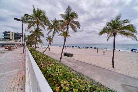 Condominio en venta en Hollywood, Florida, 1 dormitorio, 92.9 m2 № 1184734 - foto 9