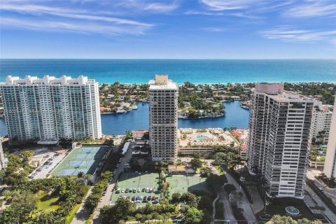 Condo in Aventura, Florida, 2 bedrooms  № 1223767 - photo 27