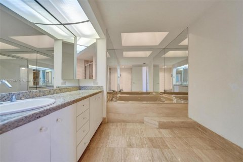 Copropriété à vendre à Aventura, Floride: 2 chambres, 150.69 m2 № 1223767 - photo 12