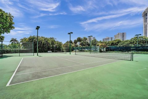 Condo in Aventura, Florida, 2 bedrooms  № 1223767 - photo 25