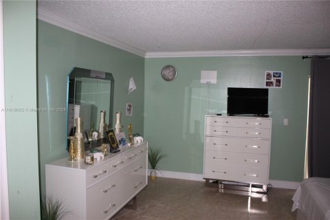 Touwnhouse à vendre à Lauderhill, Floride: 3 chambres, 145.86 m2 № 1269198 - photo 12