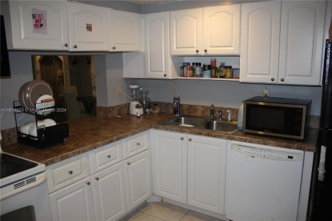 Adosado en venta en Lauderhill, Florida, 3 dormitorios, 145.86 m2 № 1269198 - foto 10