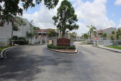 Touwnhouse à vendre à Lauderhill, Floride: 3 chambres, 145.86 m2 № 1269198 - photo 2