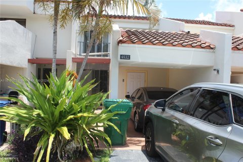 Townhouse in Lauderhill, Florida 3 bedrooms, 145.86 sq.m. № 1269198 - photo 3