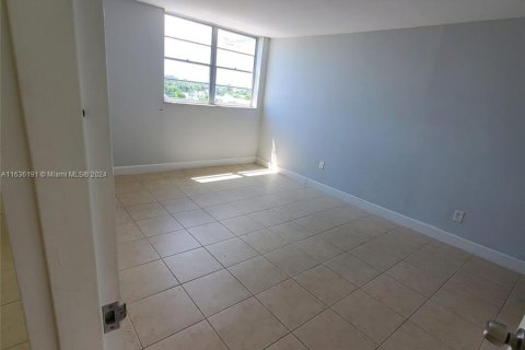 Condominio en venta en Miami Beach, Florida, 1 dormitorio, 74.23 m2 № 1305699 - foto 9