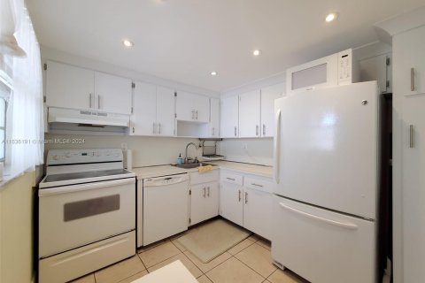 Condominio en venta en Miami Beach, Florida, 1 dormitorio, 74.23 m2 № 1305699 - foto 11