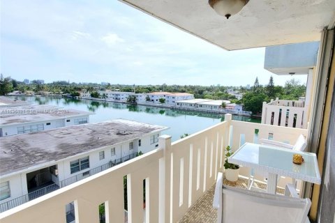 Condominio en venta en Miami Beach, Florida, 1 dormitorio, 74.23 m2 № 1305699 - foto 2