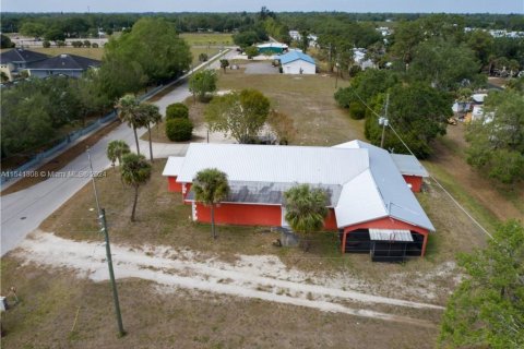 Immobilier commercial à vendre à LaBelle, Floride № 1035647 - photo 3