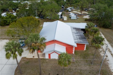 Immobilier commercial à vendre à LaBelle, Floride № 1035647 - photo 1