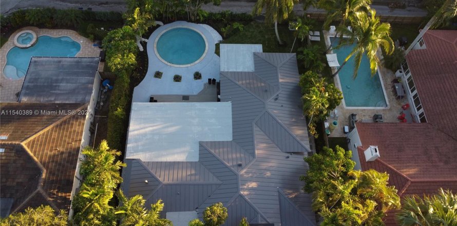 Villa ou maison à Miami Shores, Floride 4 chambres, 202.34 m2 № 1035516