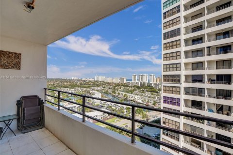 Condo in Hallandale Beach, Florida, 2 bedrooms  № 1035648 - photo 29