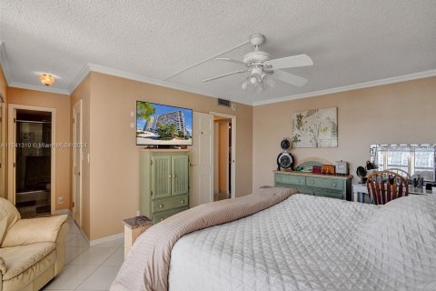 Copropriété à vendre à Hallandale Beach, Floride: 2 chambres, 130.06 m2 № 1035648 - photo 25